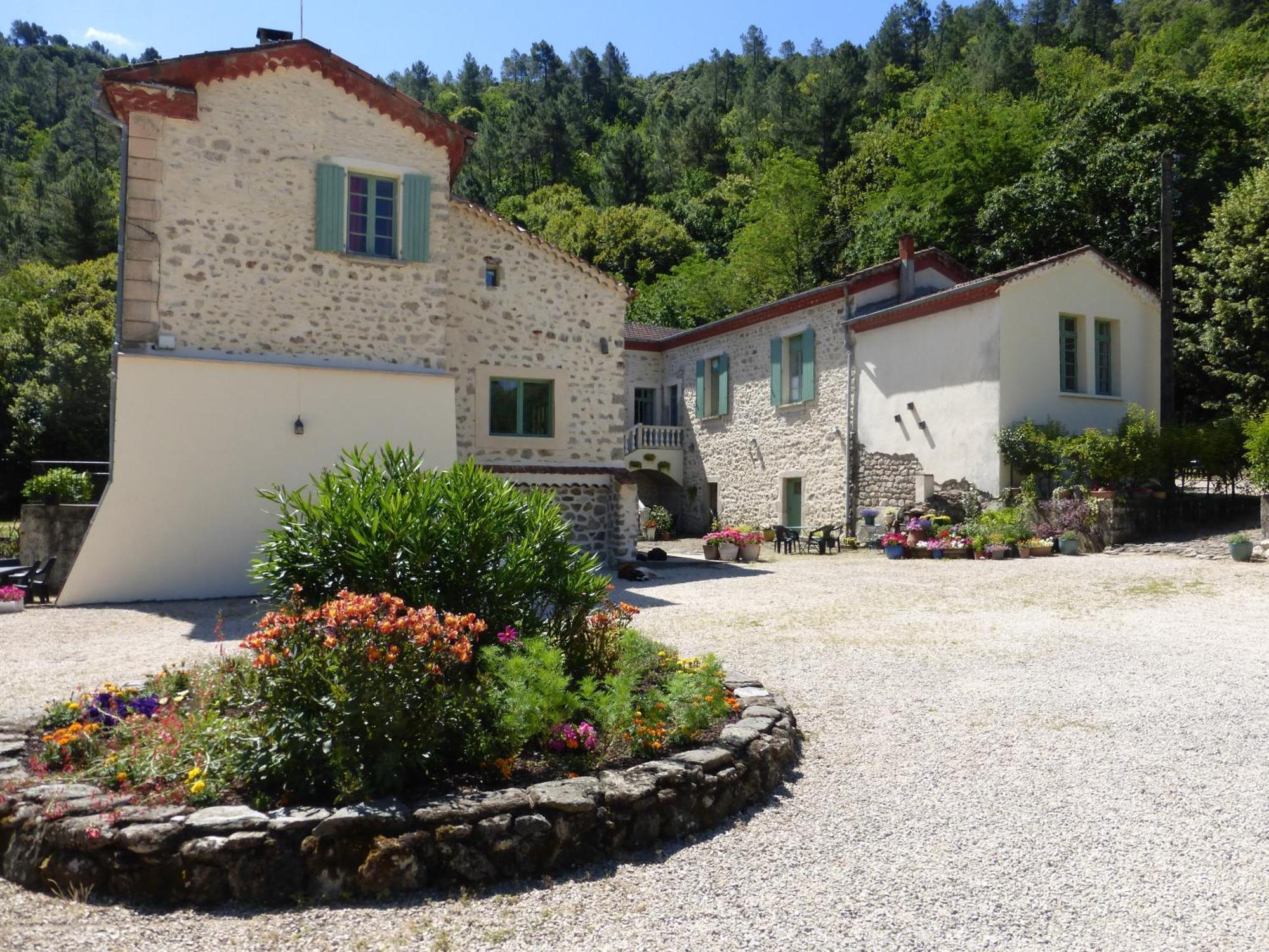 Chateau Du Fraissinet, 6 Gites Sleeping 2-8 Guests, Pool And River On Site La Tronche  Exteriör bild