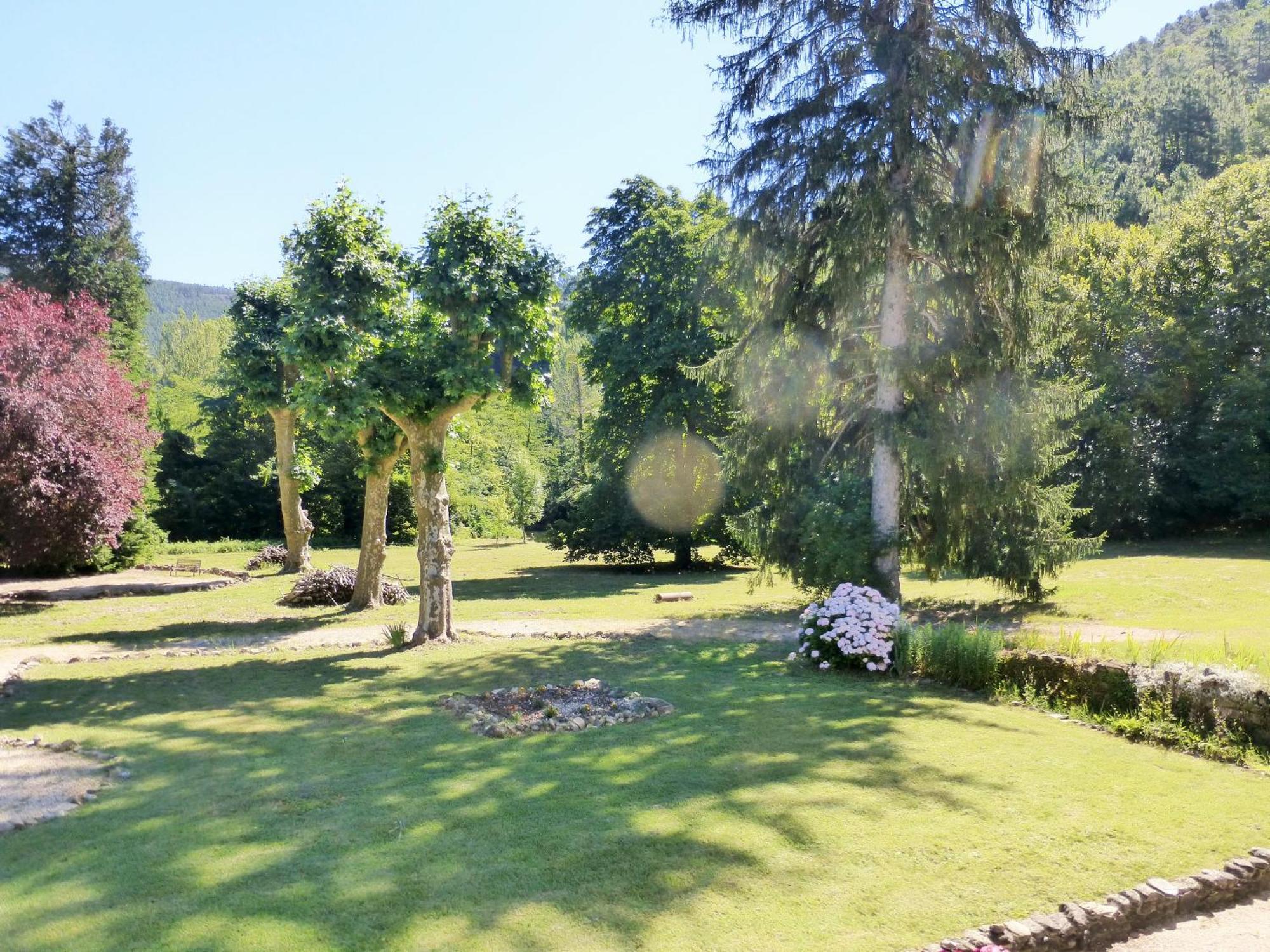 Chateau Du Fraissinet, 6 Gites Sleeping 2-8 Guests, Pool And River On Site La Tronche  Exteriör bild